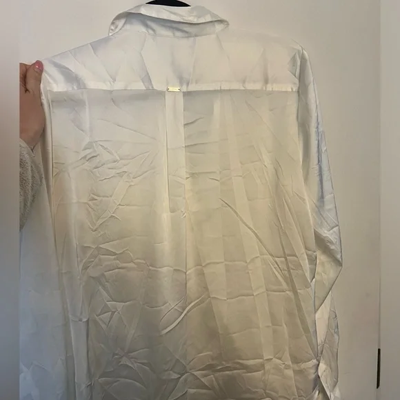 White House Black Market White Silk Blouse- excellent condition - Picture 2 of 2